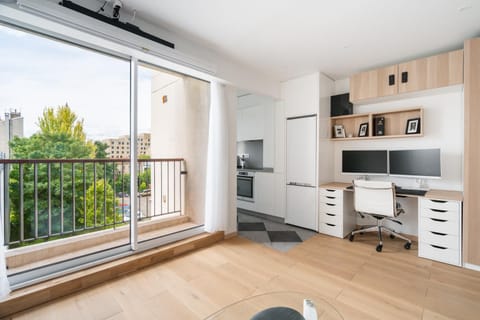 View (from property/room), Balcony/Terrace, Kitchen or kitchenette, Dining area, minibar, pet friendly