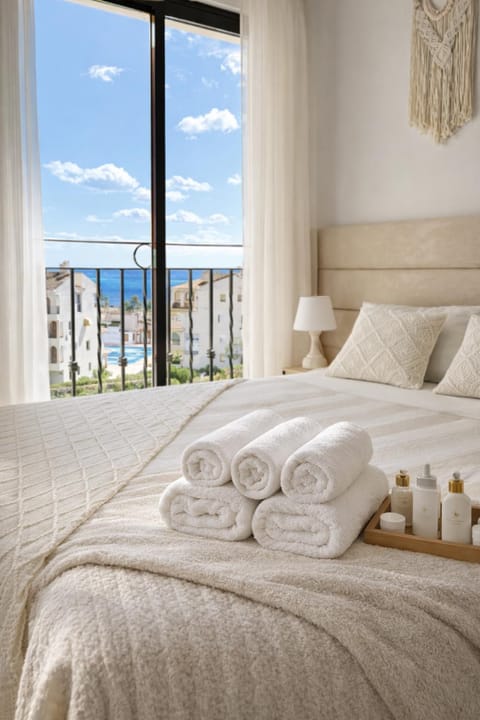 Bed, Photo of the whole room, Bedroom, Sea view, towels