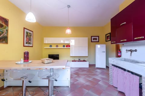 Kitchen or kitchenette, Living room