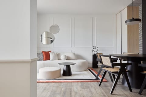 Living room, Photo of the whole room, Decorative detail, Dining area, furniture