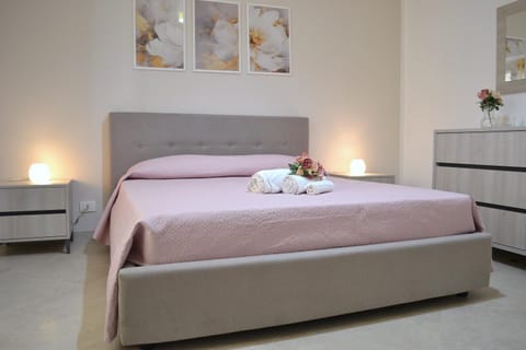 Bed, Photo of the whole room, Bedroom, heating, internet, air conditioner
