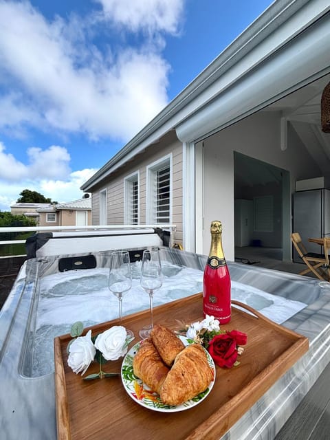 Patio, Food and drinks