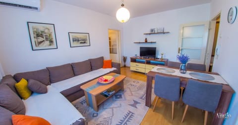 TV and multimedia, Living room, Seating area, Dining area