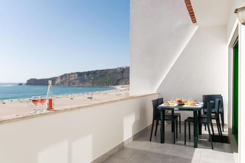 View (from property/room), Balcony/Terrace, Dining area, Sea view