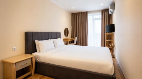 Bed, TV and multimedia, Bedroom, air conditioner