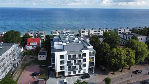 Property building, Day, Neighbourhood, Natural landscape, Bird's eye view, City view, Sea view, Street view, Location, Parking
