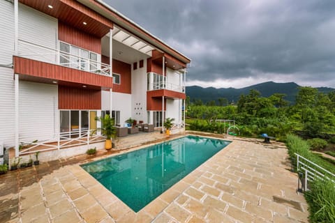 Shower, Toilet, Property building, Staff, Restaurant/places to eat, Bed, Day, Natural landscape, Garden, Bathroom, View (from property/room), Food and drinks, Hiking, Bedroom, Garden view, Mountain view, Mountain view, Pool view, Swimming pool, children, young children, older children, group of guests, Parking, concierge, furniture, towels, air conditioner