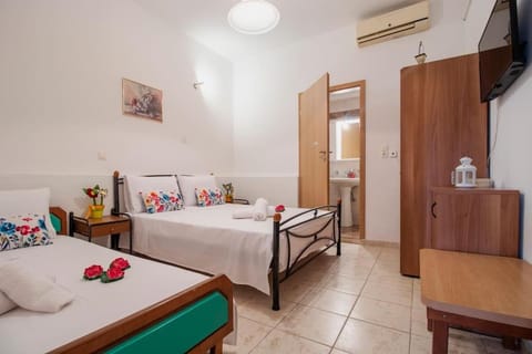 Bed, Bathroom, Bedroom, wardrobe