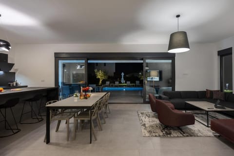 New! Luxury Villa Montira - 50 m2 heated pool Villa in Vodnjan