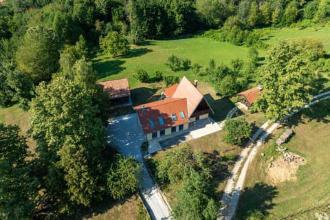 Property building, Spring, Off site, Day, Neighbourhood, Natural landscape, Bird's eye view, On site