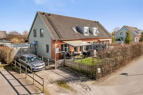 Property building, Location