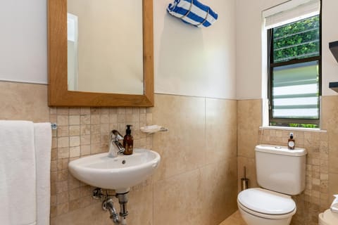 Toilet, Bathroom, towels