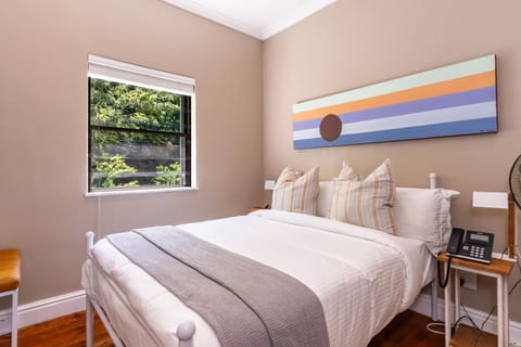 Bed, Photo of the whole room, Seating area, Bedroom