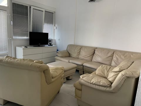 TV and multimedia, Seating area