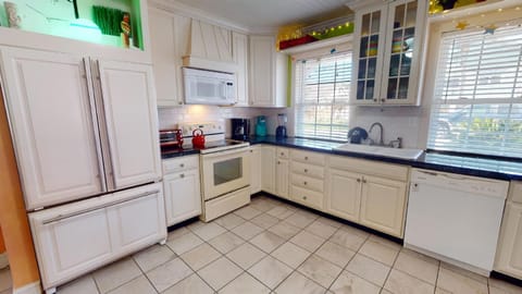 913 Jones Avenue by Tybee Beach Vacation Rentals House in Tybee Island