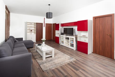 Communal lounge/ TV room, TV and multimedia, Living room, Seating area, air conditioner, air conditioner