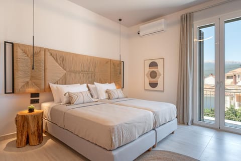 Bed, Photo of the whole room, Bedroom, air conditioner
