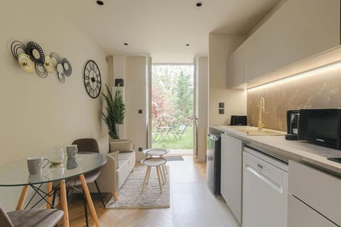 Joli duplex avec jardin, 2 personnes, Écully Apartment in Lyon