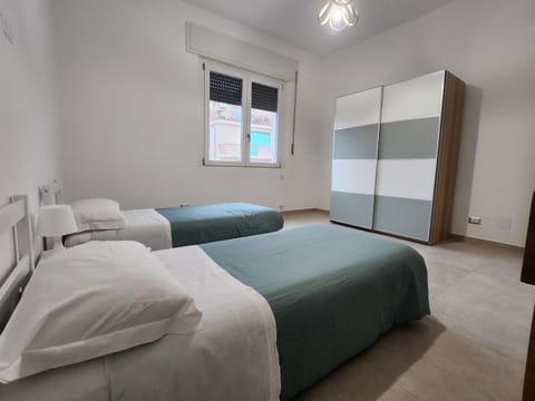 Bed, Photo of the whole room, Bedroom, children