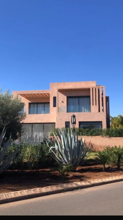 Property building, Day, Garden