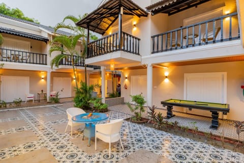 Property building, Patio, Day, Garden, View (from property/room), Balcony/Terrace, Garden view