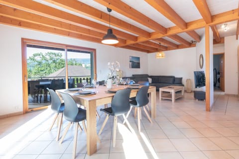 Cabana & Maison Entre Lacs & Montagnes -Proche Annecy House in Haute-Savoie