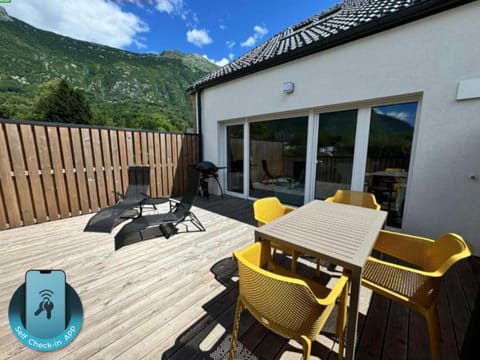 Balcony/Terrace, Dining area, Mountain view, sunbed