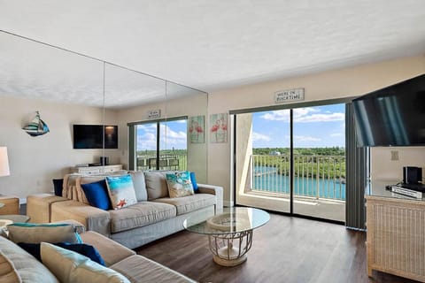TV and multimedia, View (from property/room), Balcony/Terrace, Living room, Seating area
