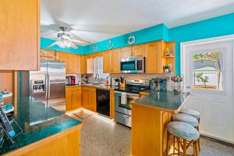 Kitchen or kitchenette, oven, stove