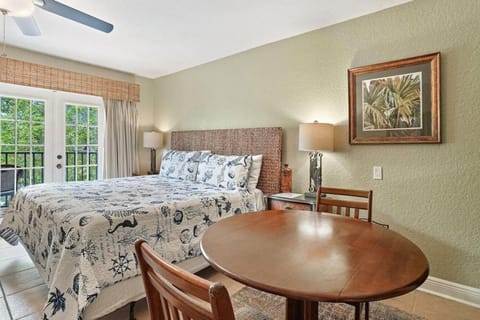 Bed, Photo of the whole room, Dining area