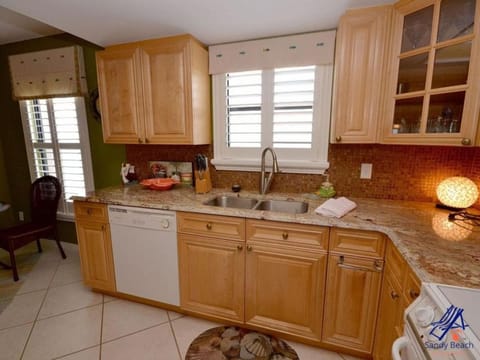 Kitchen or kitchenette, dishwasher