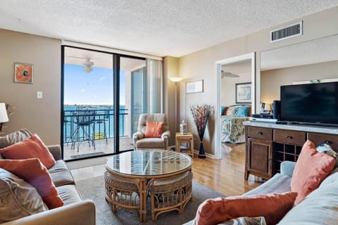 TV and multimedia, View (from property/room), Living room, Sea view