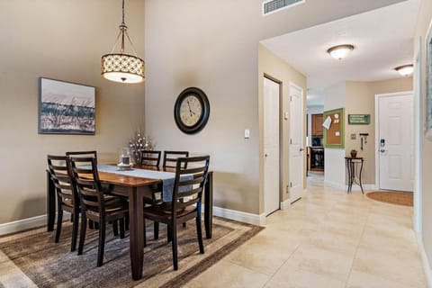 Seating area, Dining area