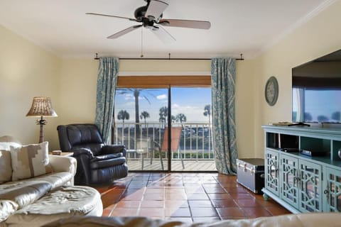 View (from property/room), Balcony/Terrace, Living room