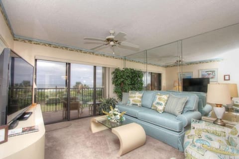 Living room, Seating area, Evening entertainment