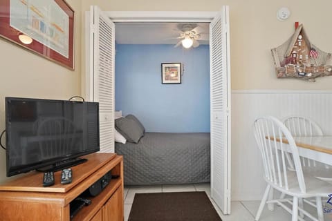 Sea Rocket 6 Beachfront Beauty in North Apartment in North Redington Beach