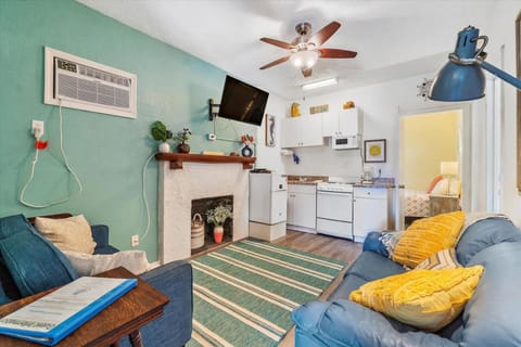 TV and multimedia, Kitchen or kitchenette, Living room