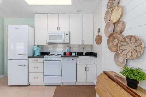 Newly Updated Sea Rocket 4 Ground Floor Apartment in North Redington Beach