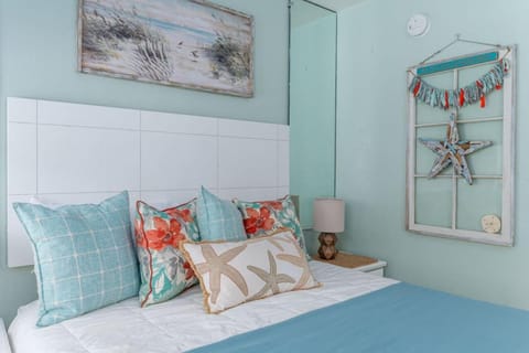 Newly Updated Sea Rocket 4 Ground Floor Apartment in North Redington Beach