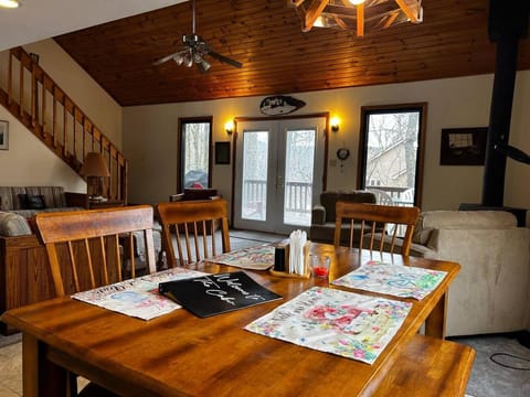 The Cabin-walk to the beach Cabin in Shenandoah Valley