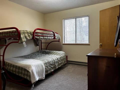 The Cabin-walk to the beach Cabin in Shenandoah Valley