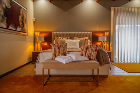 Bed, Living room, Photo of the whole room, Seating area, Bedroom, towels