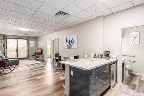 New Fountain Hills Suite On The Avenue 2Bed 2Bath House in Fountain View