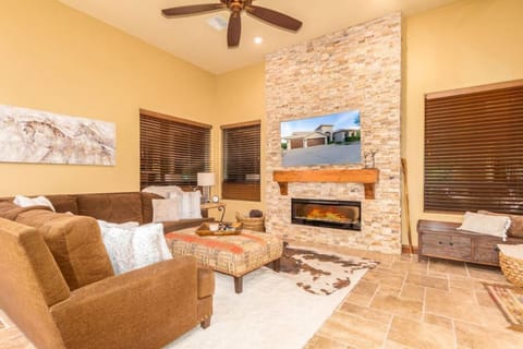AZ Desert Views Pool Spa Sleep 8 House in Fountain Hills