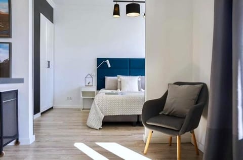 Bed, Photo of the whole room, Seating area, Bedroom