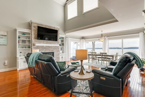 Waterfront Bliss Wheeler Lake Retreat with Dock! House in Wheeler Lake