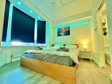 Lux Super King private Bath MediaCity, MUFC, Salford Vacation rental in Salford