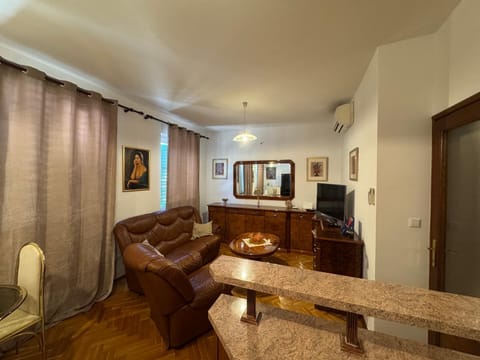 Communal lounge/ TV room, Living room, Seating area