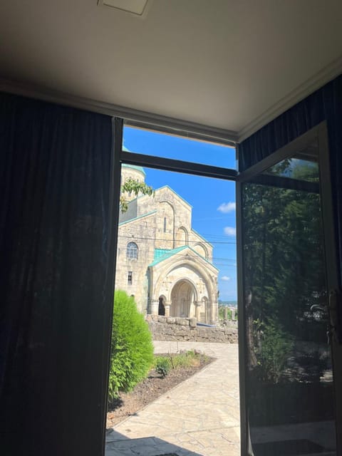 Nearby landmark, Day, Landmark view