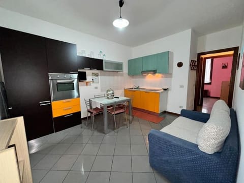 Kitchen or kitchenette, Living room, Dining area, oven, stove